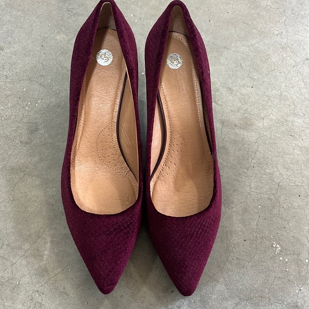 Burgundy plumb colored heel.